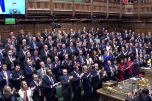 Συγκλονίζει ιερέας στο Κίεβο που φτιάχνει συσσίτιο για τους αμάχους: "Δεν θα φύγω, ο Θεός με θέλει εδώ" [Βίντεο]