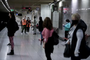 Μέσα μεταφοράς: Πυκνώνουν τα δρομολόγια από Δευτέρα - Υποχρεωτική η χρήση μάσκας - εικόνα 3