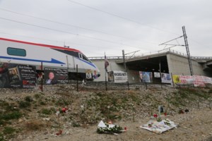 Τέμπη: Συγκλονιστικός πίνακας δείχνει το "ταξίδι στο φως" των συμφοιτητών τους - Ένα έργο των φοιτητών του ΑΠΘ - εικόνα 7