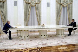 Ο Μακρόν χαρακτήρισε τον Πούτιν "ιμπεριαλιστή" που θέλει να "αναθεωρήσει την ιστορία"