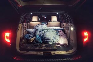 Ρόδος: Κύμα αλληλεγγύης για μητέρα και παιδιά που κοιμούνται σε αυτοκίνητο