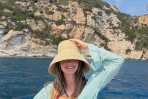 Κατερίνα Παναγοπούλου: Απολαμβάνει χαλαρές στιγμές στην παραλία, λίγο πριν επιστρέψει στα καθήκοντά της