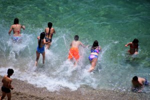 Καιρός: Έρχεται νέα άνοδος της θερμοκρασίας με 40άρια – Κίνδυνος φωτιάς από τη ζέστη και τα μελτέμια