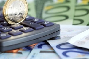Παραμένουν "κολλημένα" τα επιτόκια καταθέσεων στην Ελλάδα - εικόνα 2