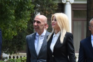 Θεσσαλονίκη: Επίθεση αντιεξουσιαστών στο γραφείο της Έλενας Ράπτη - Η αντίδραση της υφυπουργού Τουρισμού - εικόνα 3