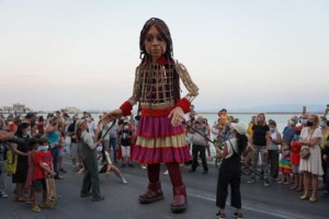 Επεισοδιακή υποδοχή της "Αμάλ" στη Λάρισα: ΜΑΤ, πέτρες και προπηλακισμοί [Εικόνες] - εικόνα 4