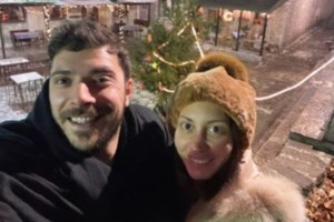 Η πρώτη παράσταση χωρίς τον Πάνο Νάτση: Συγκινημένοι Καπουτζίδης και Ταβουλάρη [βίντεο]