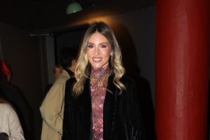 Αθηνά Οικονομάκου: Το τέλειο puffer μπουφάν που φόρεσε στην απόδραση στη Στεμνίτσα [Εικόνες - Βίντεο] - εικόνα 4