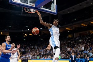 Γερμανικά ΜΜΕ για Αντετοκούνμπο: Ο ήρωας των Ελλήνων έψαχνε... στα σκουπίδια