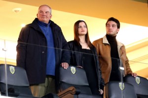 Ο γιος του Κώστα Καραμανλή τραγουδάει Στράτο Διονυσίου και κλέβει την παράσταση - Η ανάρτηση της Σήλιας Κριθαριώτη - εικόνα 2