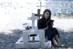 Άγριες Μέλισσες spoiler: Βασανιστήρια και εξορίες στον τρίτο κύκλο - Ποιοι ήρωες θα θυσιαστούν - εικόνα 3