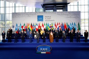 Ιταλία: Οι ηγέτες του G20 στην Φοντάνα Ντι Τρέβι - Έριξαν στο συντριβάνι ένα "ιταλικό ευρώ"
