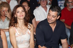 Ευδοκία Ρουμελιώτη: Η κομψή εμφάνιση στο θέατρο με peep toes μποτάκια και Gucci τσάντα - εικόνα 6