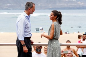 Η επιτομή της κομψότητας: Η Σαρλίν του Μονακό και τα δίδυμα στο μπαλκόνι -  Η σπάνια εμφάνιση της οικογένειας