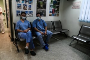 Χαλκιδική: Παραληρεί αρνήτρια μητέρα "Μπουμπουλίνα" που δεν στέλνει το παιδί της σχολείο - "Όποιος σταθεί μπροστά μου τον έφαγα ρε"