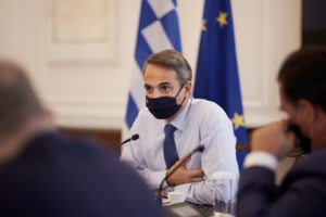 Απόλυτη η Κεραμέως: Δεν τίθεται θέμα να ξανακλείσουν τα σχολεία - Αυτά είναι τα ποσοστά εμβολιασμού εκπαιδευτικών και μαθητών