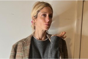 Αγνώριστη η Καλομοίρα: Τέλος τα μακριά καστανά μαλλιά - Έγινε κατάξανθη - εικόνα 11