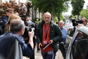 Λαϊκή οργή κατά Τζόνσον για τη στήριξή του στον Κάμινγκς που "έσπασε" την καραντίνα - εικόνα 3