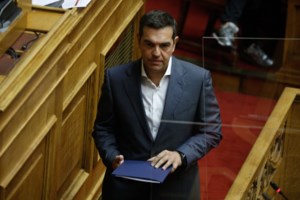 Θεατρική βραδιά για Αλέξη Τσίπρα και Μπέτυ Μπαζιάνα: Φωτογραφίες με μάσκες στα παρασκήνια