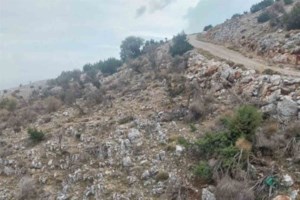 Παραλίγο τραγωδία στη Χίο: Μπαλκόνι πολυκατοικίας έπεσε μέσα στο προαύλιο σχολείου [βίντεο]