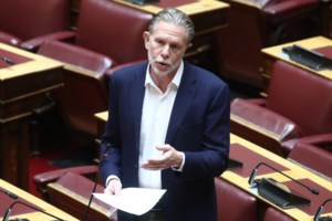 Κόντρα στη Βουλή για το νομοσχέδιο για τα "κόκκινα δάνεια": "Ελπίζετε στην καταστροφή της χώρας" - "Πολιτική χυδαιότητα"