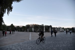 Πως θα λειτουργήσουν βενζινάδικα και φαρμακεία - Τι ισχύει για τις διαδημοτικές μετακινήσεις