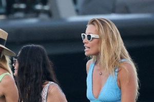 Φθινοπωρινή με σορτς και μακρυμάνικο: Η Μαριέττα Χρουσαλά έκανε την ιδανική εμφάνιση - εικόνα 7