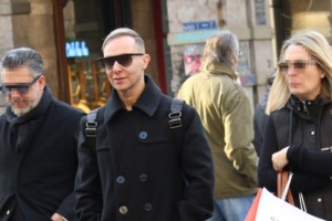 Ο Βασίλειος Κωστέτσος δείχνει την ουλή από την επέμβαση ανοιχτής καρδιάς - εικόνα 2