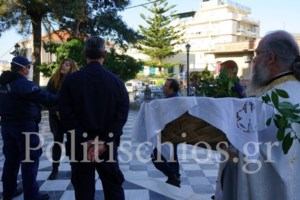 Συνελήφθη ο "ιπτάμενος ιερέας" της Χίου - Λειτουργούσε με ανοιχτές τις πόρτες (video)