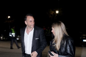 Ο Μουζουράκης αποκαλύπτει: "Πήδηξα τα κάγκελα και έσκισα το παντελόνι μου για να μην πληρώσω εισιτήριο" [βίντεο]