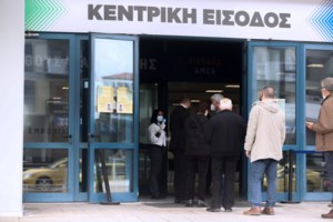 Μόσιαλος για υποχρεωτικό εμβολιασμό: "Δεν θα μείνει μόνο στους 60+" - Αναπόφευκτο αλλά έπρεπε να είχαν προηγηθεί θετικά μέτρα