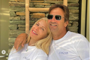 Νίκος Μουτσινάς: Κολύμπησε στους καταρράκτες και δημοσίευσε φωτογραφία - Οι διακοπές μαζί με τη Ζετα Μακρυπούλια - εικόνα 3