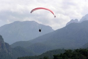 Η στιγμή που εντοπίστηκε ο 60χρονος αιωροπτεριστής στη Βοιωτία