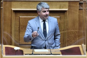 "Μάχη των τριών" για την ηγεσία στο ΠΑΣΟΚ: Εκλογές τον Οκτώβριο, πώς διαμορφώνονται τα στρατόπεδα - εικόνα 2