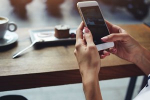 Υπολογείστε πόσο μειώνεται από σήμερα ο λογαριασμός του κινητού- Τι να κάνουν οι 25άρηδες για να κερδίσουν περισσότερα