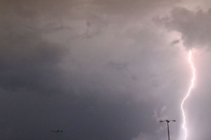 Η χώρα στα δύο- Από τις χαλαζοπτώσεις σε Θεσσαλία-Θράκη και τον ανεμοστρόβιλο στην Ξάνθη στο… ρεκόρ ζέστης στην Κρήτη - εικόνα 2