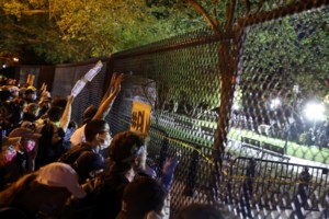 Μήνυση κατά Τραμπ για προσπάθεια φίμωσης της ελευθερίας σε twitter και social media