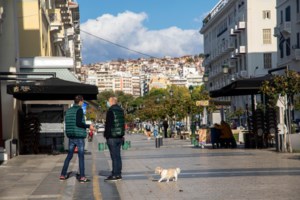 "Επιστράτευση" στον πόλεμο του κορονοϊού: Στήνουν κλινική στο προαύλιο του 424 Στρατιωτικού Νοσοκομείου [εικόνες - βίντεο] - εικόνα 3