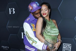 Ριάνα: Οι πρώτες φωτογραφίες μετά τη γέννηση του γιού της - Στους δρόμους του Λος Άντζελες με φόρμες [Εικόνες] - εικόνα 4