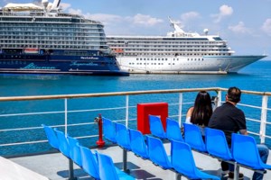 Πάρος: Προσέκρουσε στο λιμάνι το Champion Jet 3 με 1.012 επιβάτες