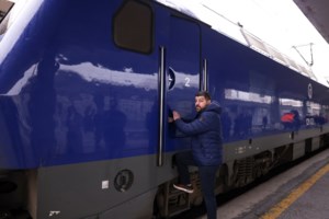 Financial Times: Η τραγωδία στα Τέμπη ήταν απλώς θέμα χρόνου για να συμβεί μετά την οικονομική κατάρρευση - εικόνα 2