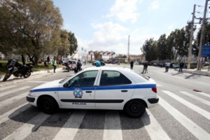 Ελεύθεροι με αναμορφωτικά μέτρα οι 15χρονοι που απείλησαν αστυνομικούς με όπλο - "Κάναμε πλάκα", είπαν στις απολογίες τους