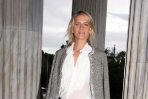 Τατιάνα Μπλάτνικ: Εντελώς άβαφη, με άψογο athleisure look στη Βουκουρεστίου - εικόνα 9