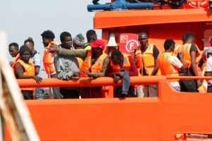 Πάνω από 1.000 πρόσφυγες στη Λαμπεντούζα - Ο δήμαρχος ζήτησε να κηρυχθεί σε κατάσταση έκτακτης ανάγκης - εικόνα 2