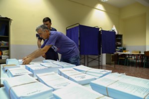 Στο 63ο Λύκειο ψήφισε ο δήμαρχος Αθηναίων, Χάρης Δούκας - "Πρώτα κάλπη, μετά παραλία" [εικόνες] - εικόνα 3