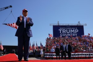 ΗΠΑ: Αφού τον επέκρινε, ο Τραμπ ανακοίνωσε πως θα συναντηθεί σήμερα με τον Ζελένσκι - εικόνα 2