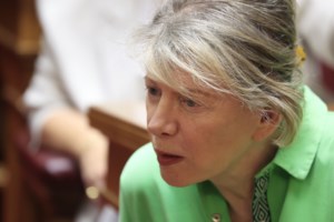 Η Ελενα Ακρίτα τα βάζει με τη δημοσιογράφο Άρια Αγάτσα, μετά την καταγγελία Καπουτζίδη: "Η ομοφοβία δεν είναι άποψη"