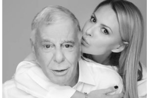 Τζένη Μπαλατσινού: Με πρωινό ethnic look και ιδιαίτερα σανδάλια στο Μαρούσι