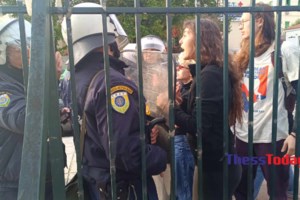 Θεσσαλονίκη: Πορεία διαμαρτυρίας για την αστυνομική επιχείρηση στο ΑΠΘ [εικόνες] - εικόνα 3