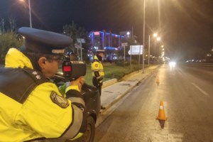 "Μπλόκο" της Τροχαίας σε κόντρες στη Πετρούπολη - εικόνα 2